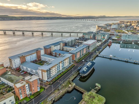 View Full Details for 8T, South Victoria Dock Road, Dundee