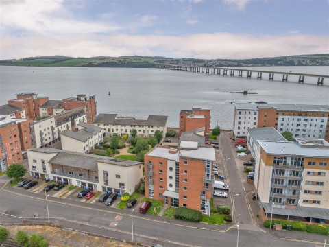 View Full Details for 18, South Victoria Dock Road, Dundee