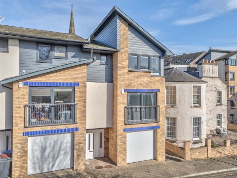 View Full Details for 9, Mcvicars Lane, Dundee